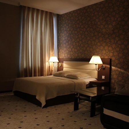 Hotel Empire Kutaisi Habitación foto
