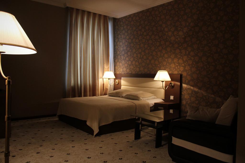 Hotel Empire Kutaisi Habitación foto