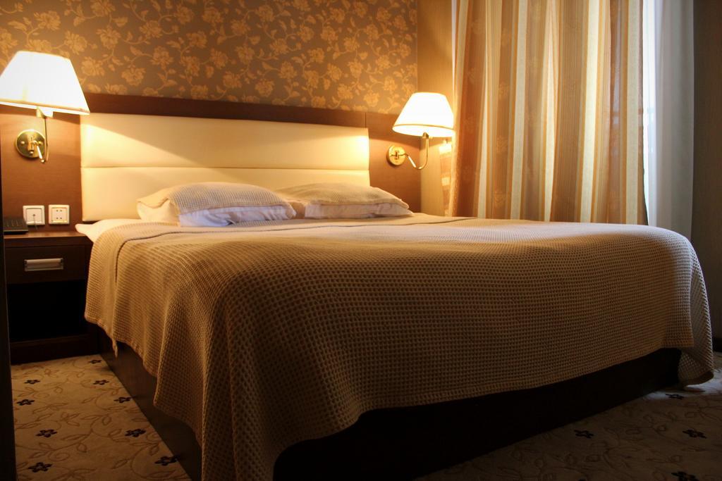 Hotel Empire Kutaisi Habitación foto